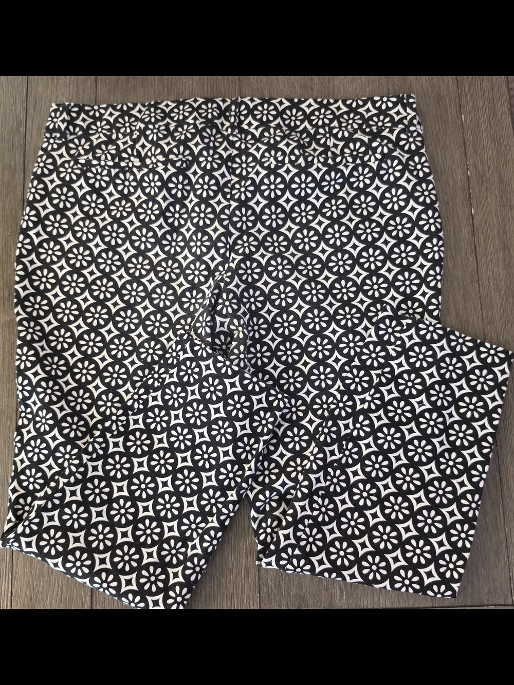 Old Navy Women's The Diva Black & White Geometric Chinos Size 14 Petite